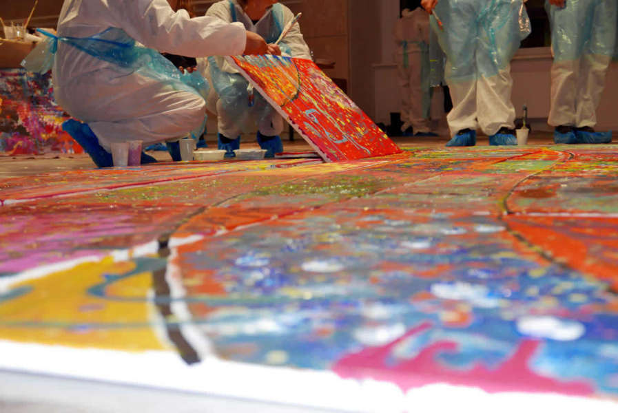 Künstlerisch begleitetes Action Painting Event für Firmen und Teams